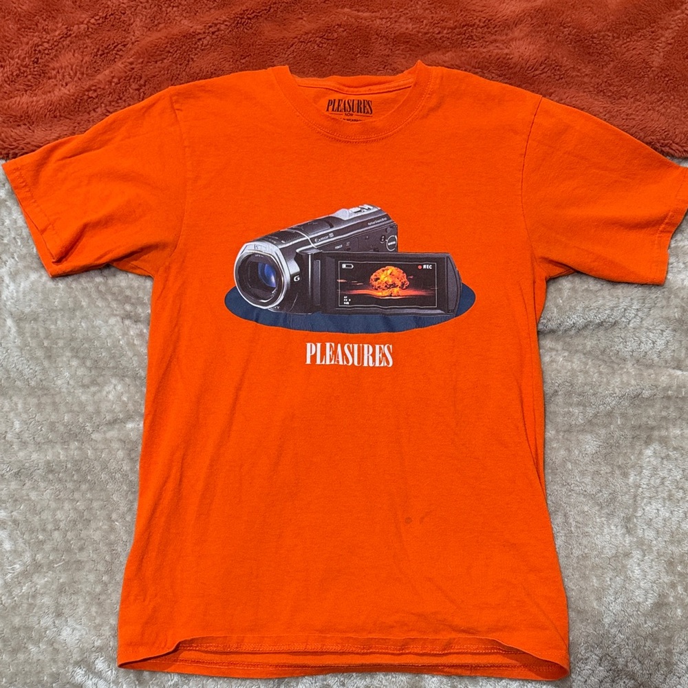 Pleasures Orange Graphic Camera T-shirt men’s (S)